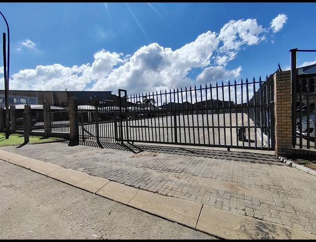 1,969M² INDUSTRIAL YARD TO LET IN DRIEHOEK